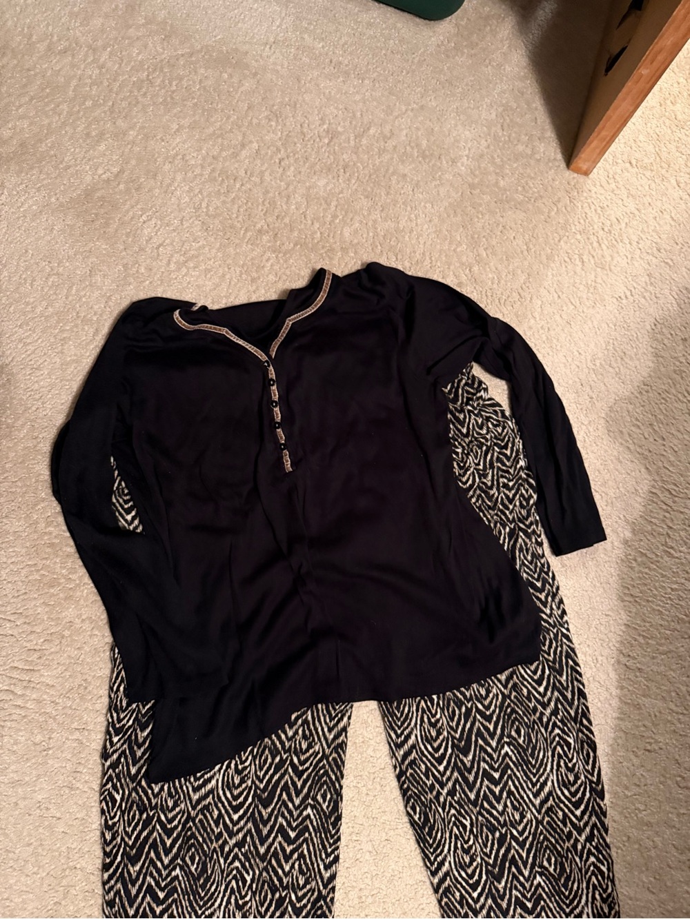 Liz Claiborne Black Top with Black-and-White Patterned Pants Pajama Set